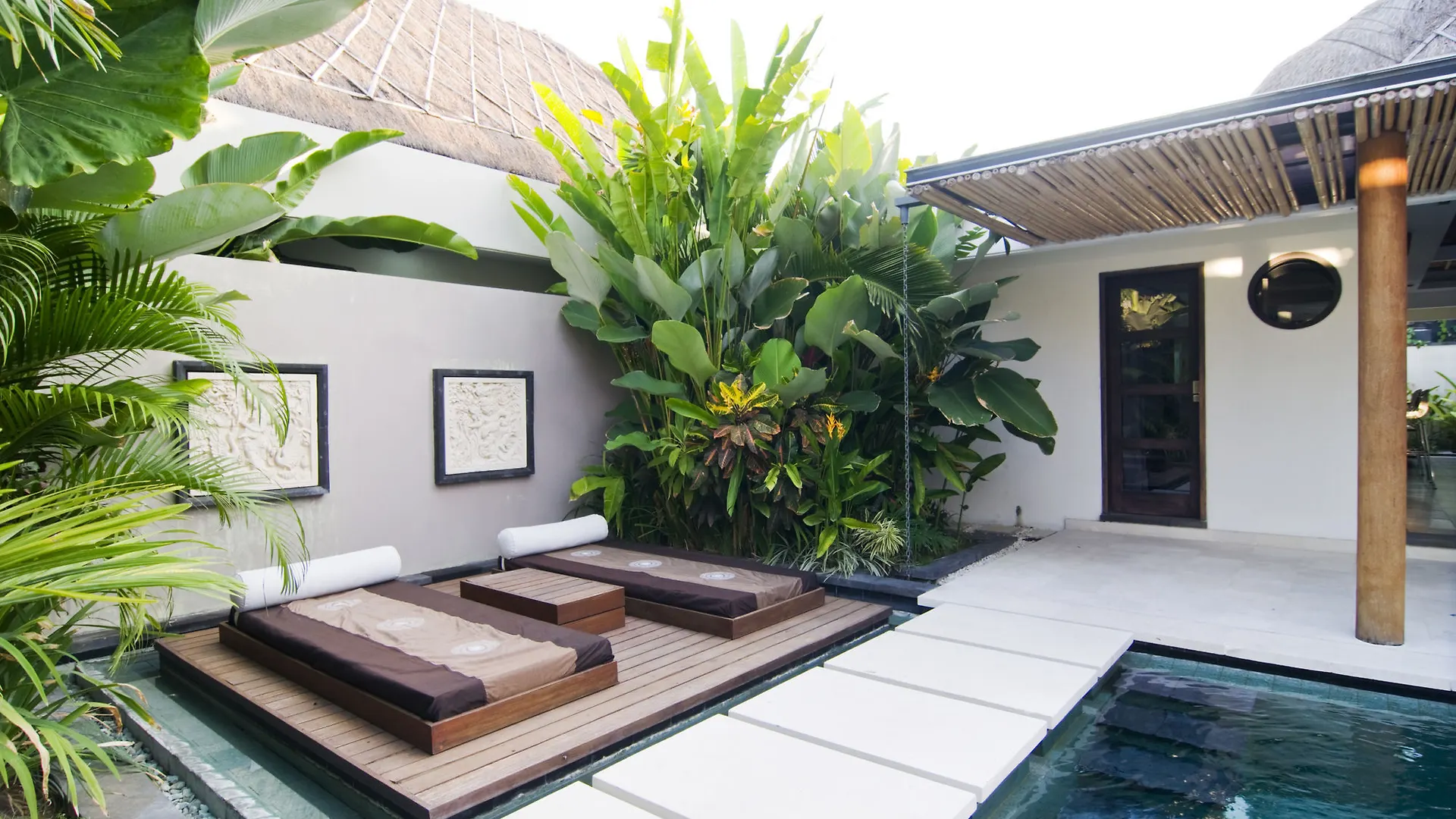 Villa Putih Seminyak